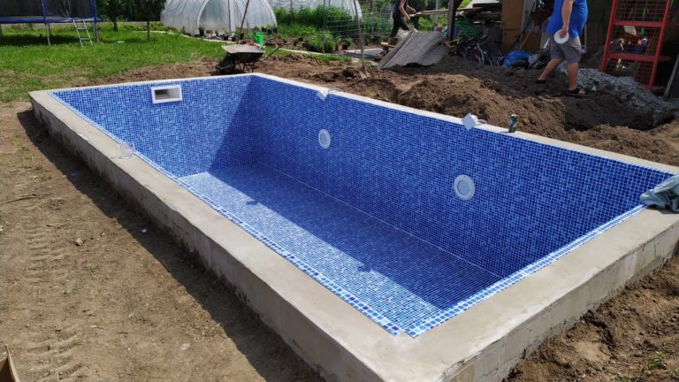Murovaný bazén s fóliou RENOLIT ALKORPLAN3000 Persia Blue